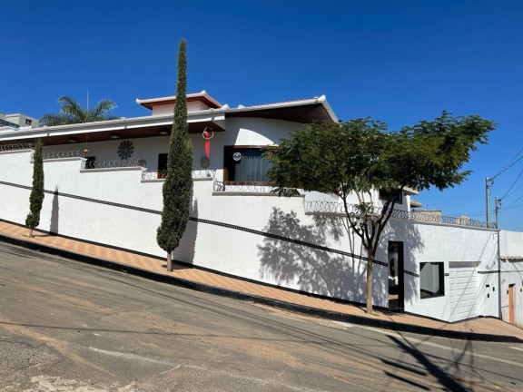 Casa com 3 Quartos à Venda, 266 m² em Cândida Ferreira - Contagem