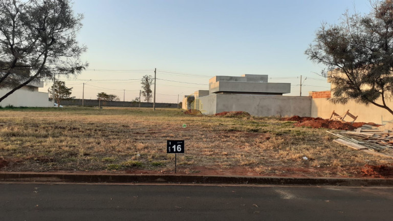 Terreno à Venda, 225 m² em Damha Fit Ii - Ipiguá