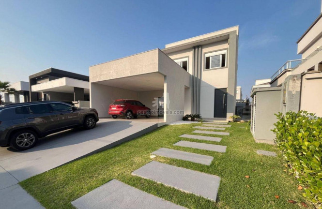 Imagem Casa com 3 Quartos à Venda, 252 m² em Santa Regina - Camboriú