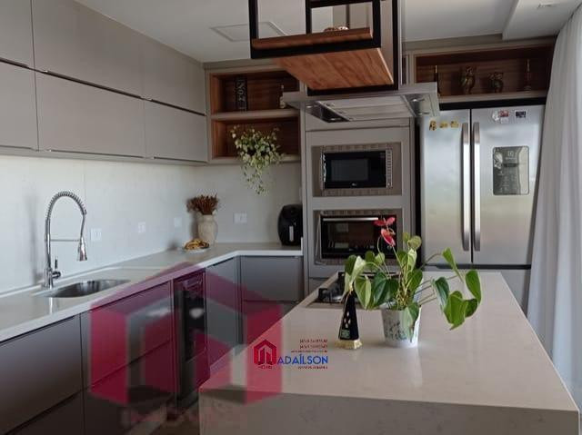 Imagem Imóvel com 3 Quartos à Venda, 246 m²