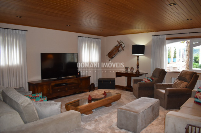 Imagem Casa com 6 Quartos à Venda, 1.106 m² em Região De Capivari - Campos Do Jordão