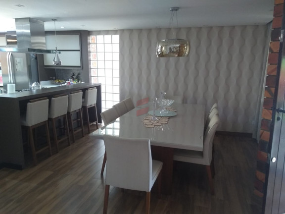 Imagem Casa com 3 Quartos à Venda, 630 m² em Guaíra - Curitiba Imagem Casa com 3 Quartos à Venda, 630 m² em Guaíra - Curitiba