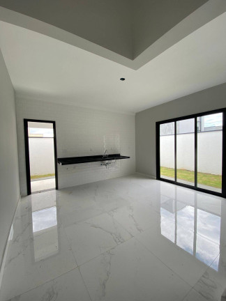 Imagem Casa com 3 Quartos à Venda, 300 m² em Piracangaguá - Taubaté Imagem Casa com 3 Quartos à Venda, 300 m² em Piracangaguá - Taubaté