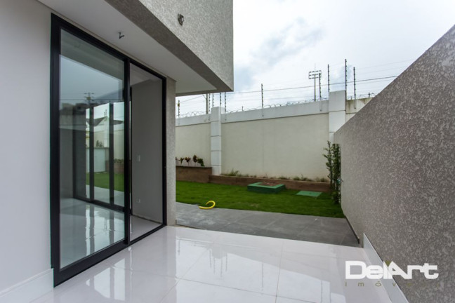 Imagem Casa com 3 Quartos à Venda, 226 m² em Uberaba - Curitiba