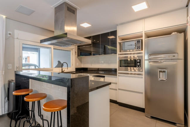 Imagem Casa com 3 Quartos à Venda, 320 m² em Vila Nova - Porto Alegre