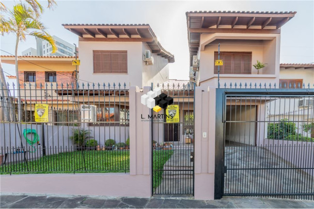 Imagem Casa com 3 Quartos à Venda, 302 m² em Jardim Europa - Porto Alegre Imagem Casa com 3 Quartos à Venda, 302 m² em Jardim Europa - Porto Alegre