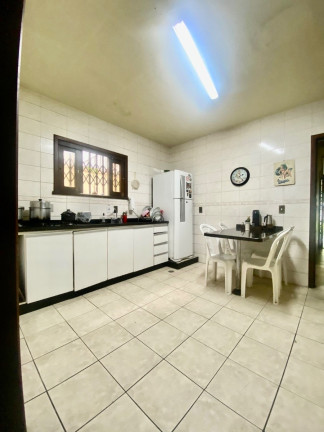 Imagem Sobrado com 5 Quartos à Venda, 420 m² em Bacacheri - Curitiba