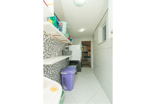 Imagem Casa com 3 Quartos à Venda, 170 m² em Passo Da Areia - Porto Alegre Imagem Casa com 3 Quartos à Venda, 170 m² em Passo Da Areia - Porto Alegre