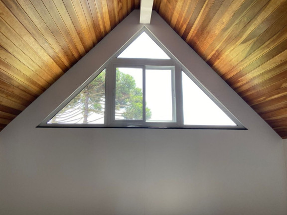 Imagem Casa com 3 Quartos à Venda, 270 m² em Cachoeira - Curitiba