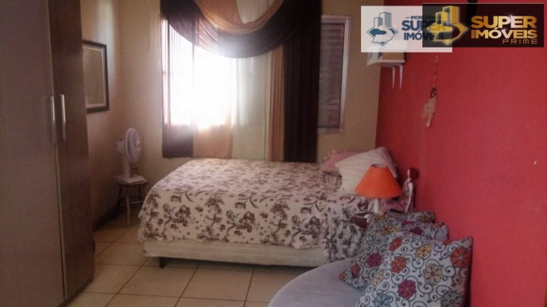 Imagem Casa com 3 Quartos à Venda, 180 m² em Centro - Pelotas Imagem Casa com 3 Quartos à Venda, 180 m² em Centro - Pelotas