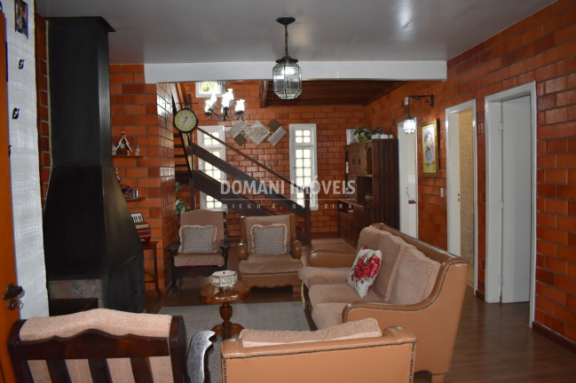 Imagem Casa com 4 Quartos à Venda, 195 m² em Região Do Alto Do Capivari - Campos Do Jordão