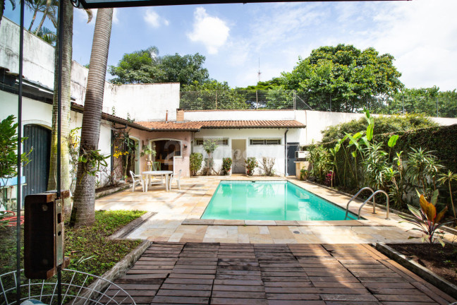Casa com 3 Quartos à Venda, 360 m² em Sumaré - São Paulo