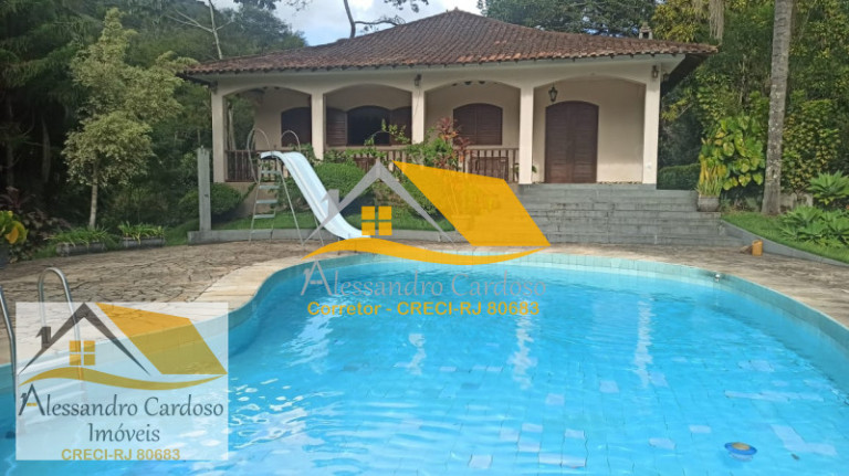 Casa com 3 Quartos à Venda, 300 m²