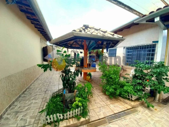 Imagem Casa com 3 Quartos à Venda, 165 m²