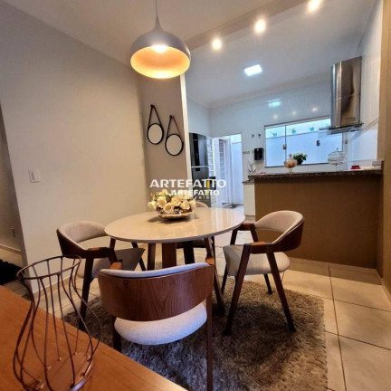 Imagem Casa com 3 Quartos à Venda, 116 m²