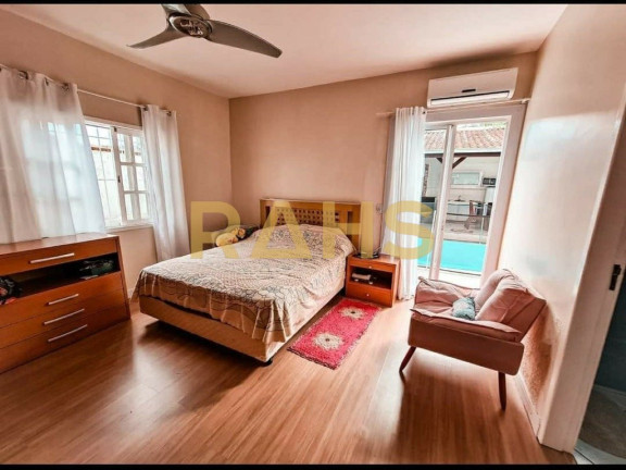 Imagem Casa com 4 Quartos à Venda, 187 m² em Bom Retiro - Joinville Imagem Casa com 4 Quartos à Venda, 187 m² em Bom Retiro - Joinville