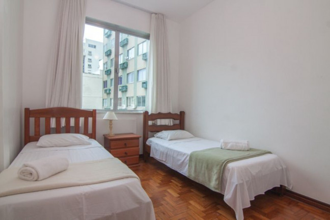 Imagem Imóvel com 2 Quartos à Venda, 71 m² em Copacabana - Rio De Janeiro Imagem Imóvel com 2 Quartos à Venda, 71 m² em Copacabana - Rio De Janeiro