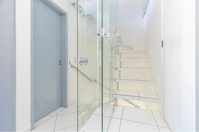 Imagem Casa com 2 Quartos à Venda, 130 m² em Uberaba - Curitiba