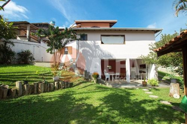 Casa com 4 Quartos à Venda, 2.339 m² em Jardim Nova Coimbra - Cotia