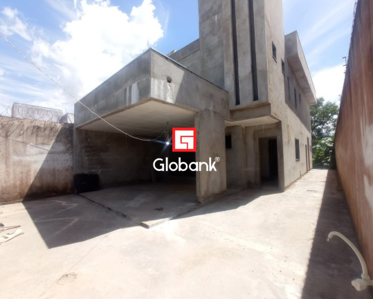 Sobrado com 4 Quartos à Venda, 216 m² em Todos Os Santos - Montes Claros
