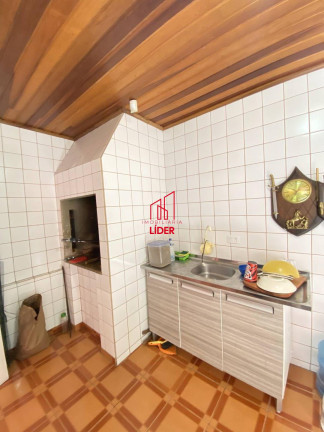 Imagem Casa com 3 Quartos à Venda, 181 m² em São Lourenço - Curitiba Imagem Casa com 3 Quartos à Venda, 181 m² em São Lourenço - Curitiba