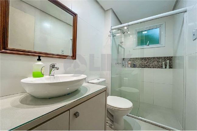 Imagem Casa com 4 Quartos à Venda, 300 m² em Chácara Das Pedras - Porto Alegre Imagem Casa com 4 Quartos à Venda, 300 m² em Chácara Das Pedras - Porto Alegre