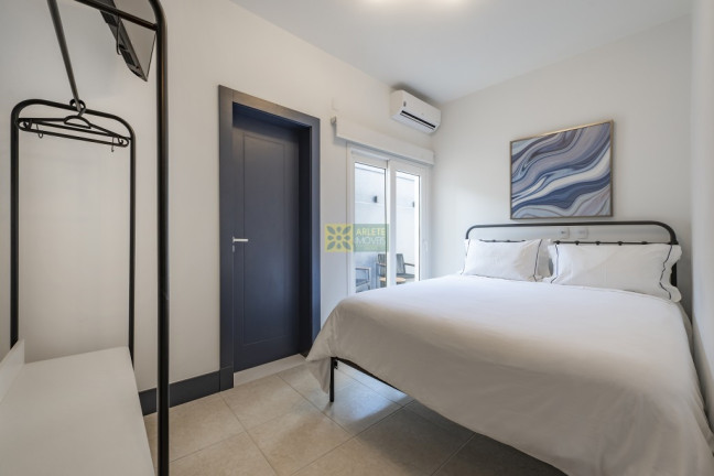 Imagem Casa com 7 Quartos à Venda, 360 m² em Balneário Perequê - Porto Belo Imagem Casa com 7 Quartos à Venda, 360 m² em Balneário Perequê - Porto Belo