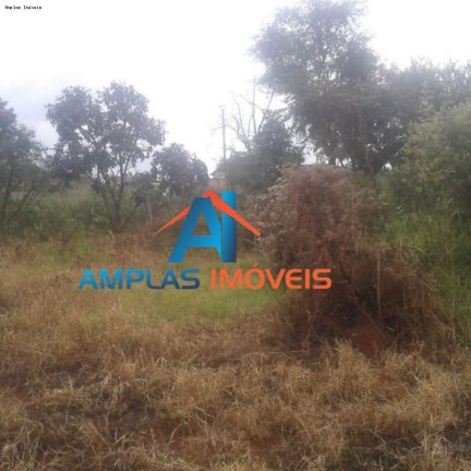 Terreno à Venda, 360 m² em Araças 2º Seção - Mateus Leme