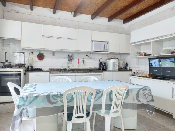 Imagem Casa com 3 Quartos à Venda, 240 m²