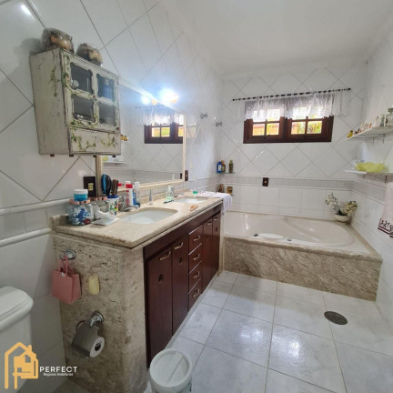 Imagem Casa com 5 Quartos à Venda, 300 m² em Independência - Taubaté