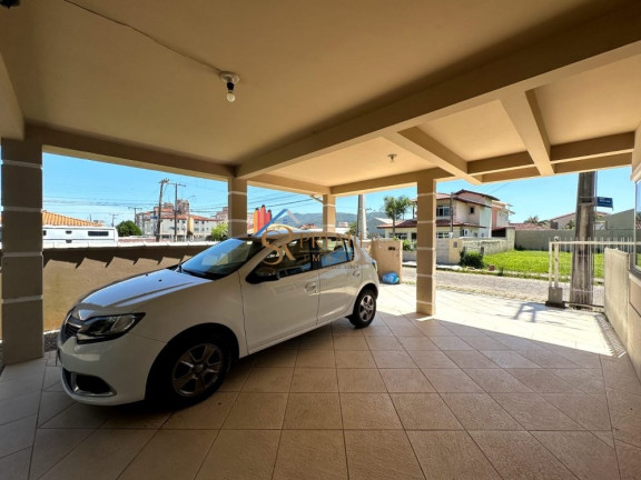 Imagem Casa com 3 Quartos à Venda, 279 m² em Carianos - Florianópolis Imagem Casa com 3 Quartos à Venda, 279 m² em Carianos - Florianópolis