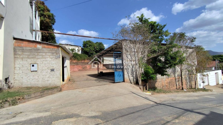 Galpão para Alugar, 170 m² em Santos Prates - Mantena