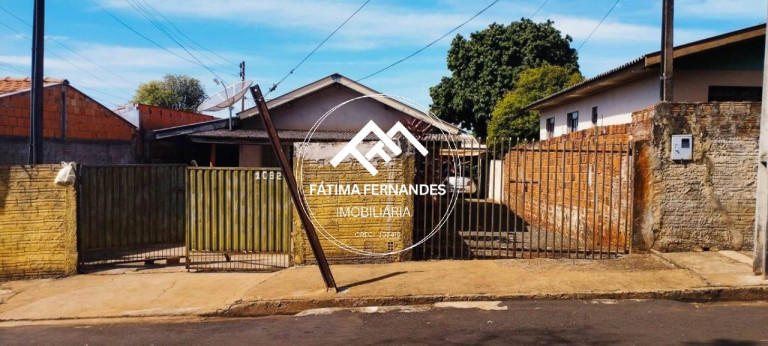 Casa com 1 Quarto à Venda,  em Centro - Sertanópolis