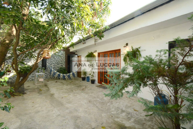 Casa com 3 Quartos à Venda, 230 m² em Jardim Santa Francisca Cabrini - São Paulo