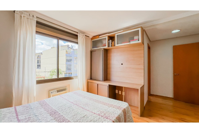 Imagem Apartamento com 2 Quartos à Venda, 80 m² em Santana - Porto Alegre Imagem Apartamento com 2 Quartos à Venda, 80 m² em Santana - Porto Alegre
