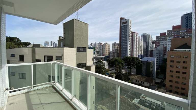 Imagem Apartamento com 2 Quartos à Venda,  em Champagnat - Curitiba