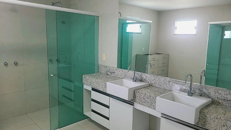 Imagem Casa com 4 Quartos à Venda, 366 m² em Eusébio - Eusébio