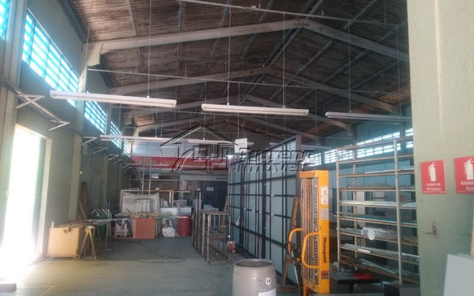 Imóvel Comercial à Venda, 750 m² em Jacareí - Jacareí