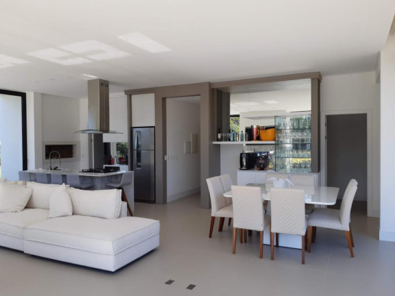 Imagem Casa com 4 Quartos à Venda, em -- - Capao Da Canoa Imagem Casa com 4 Quartos à Venda, em -- - Capao Da Canoa