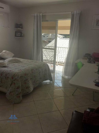 Imagem Casa com 3 Quartos à Venda, 250 m² em Carianos - Florianópolis