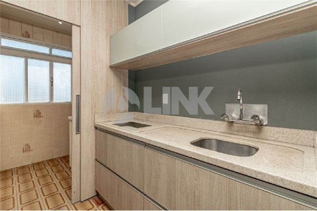 Imagem Imóvel com 2 Quartos à Venda, 111 m² em Passo Da Areia - Porto Alegre Imagem Imóvel com 2 Quartos à Venda, 111 m² em Passo Da Areia - Porto Alegre