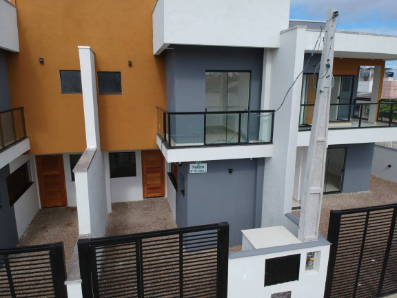 Sobrado com 2 Quartos à Venda,  em Itacolomi - Balneário Piçarras