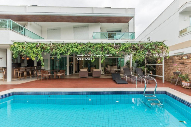 Imagem Casa com 4 Quartos à Venda, 540 m² em Córrego Grande - Florianópolis