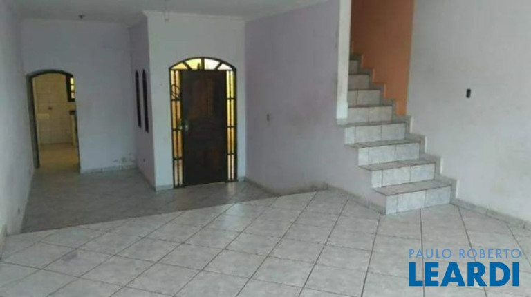 Sobrado com 3 Quartos para Alugar, 180 m² em Jardim Milena - Santo André