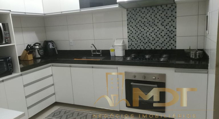 Imagem Casa com 3 Quartos à Venda, 180 m² em Floramar - Belo Horizonte