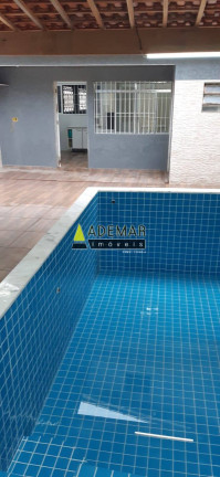 Casa com 2 Quartos à Venda,  em Mongaguá