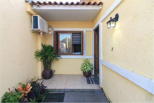 Imagem Casa com 3 Quartos à Venda, em Hípica - Porto Alegre Imagem Casa com 3 Quartos à Venda, em Hípica - Porto Alegre