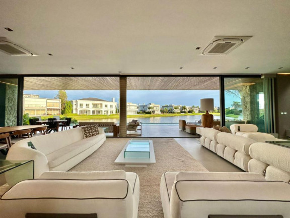 Imagem Sobrado com 6 Quartos à Venda, 538 m² em Centro - Xangri-la