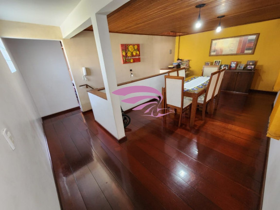 Imagem Casa com 3 Quartos à Venda, 246 m² em Xaxim - Curitiba