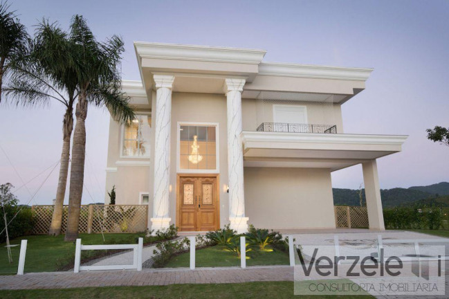 Imagem Casa com 5 Quartos à Venda, 700 m² em Centro - Camboriú Imagem Casa com 5 Quartos à Venda, 700 m² em Centro - Camboriú